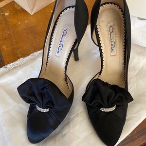 Stunning Satin crystal Oscar de la Renta Heels